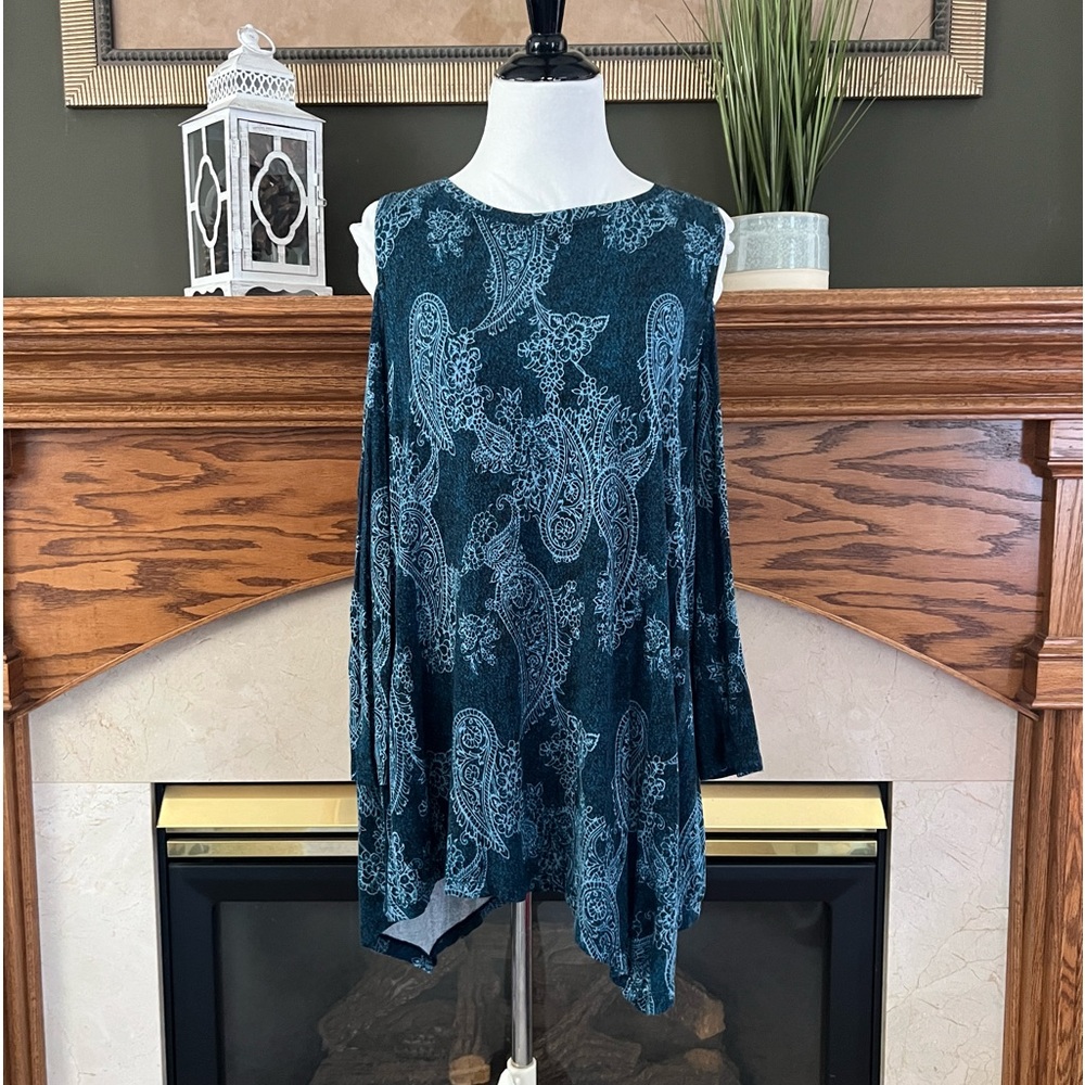Fever Women's‎ Blue Cold Shoulder Paisley Tunic Top Sz. L